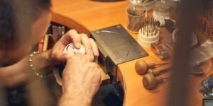 Read more about the article Filing, Polishing & Cleaning: The Final Touch for High-Quality Jeweller